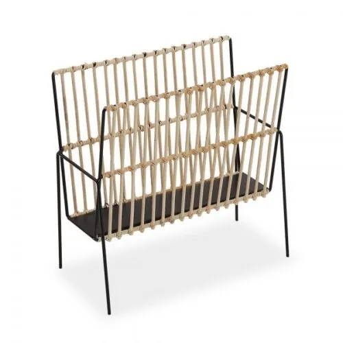 Zeitschriftenhalter aus Metall und Rattan Zeitschriftenhalter aus Metall und Rattan